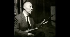 Ostad Elahi jouant du tanbur, 1966