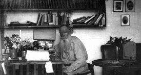 Leon Tolstoi dans son bureau